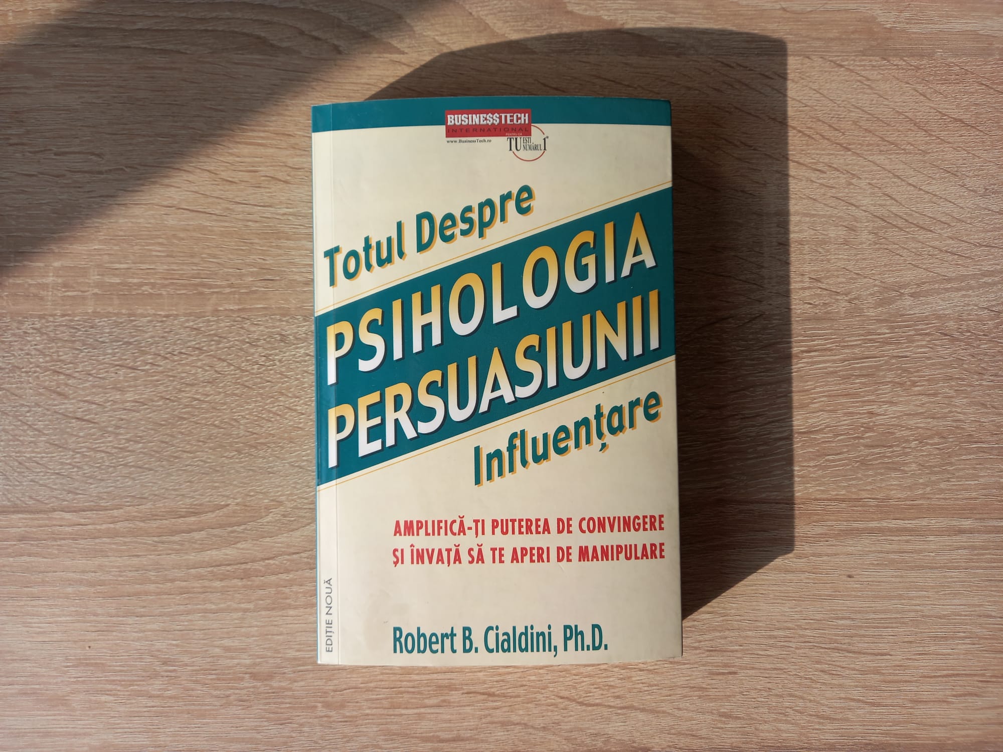 Robert Cialdini - Psihologia Persuasiunii - Coperta fata